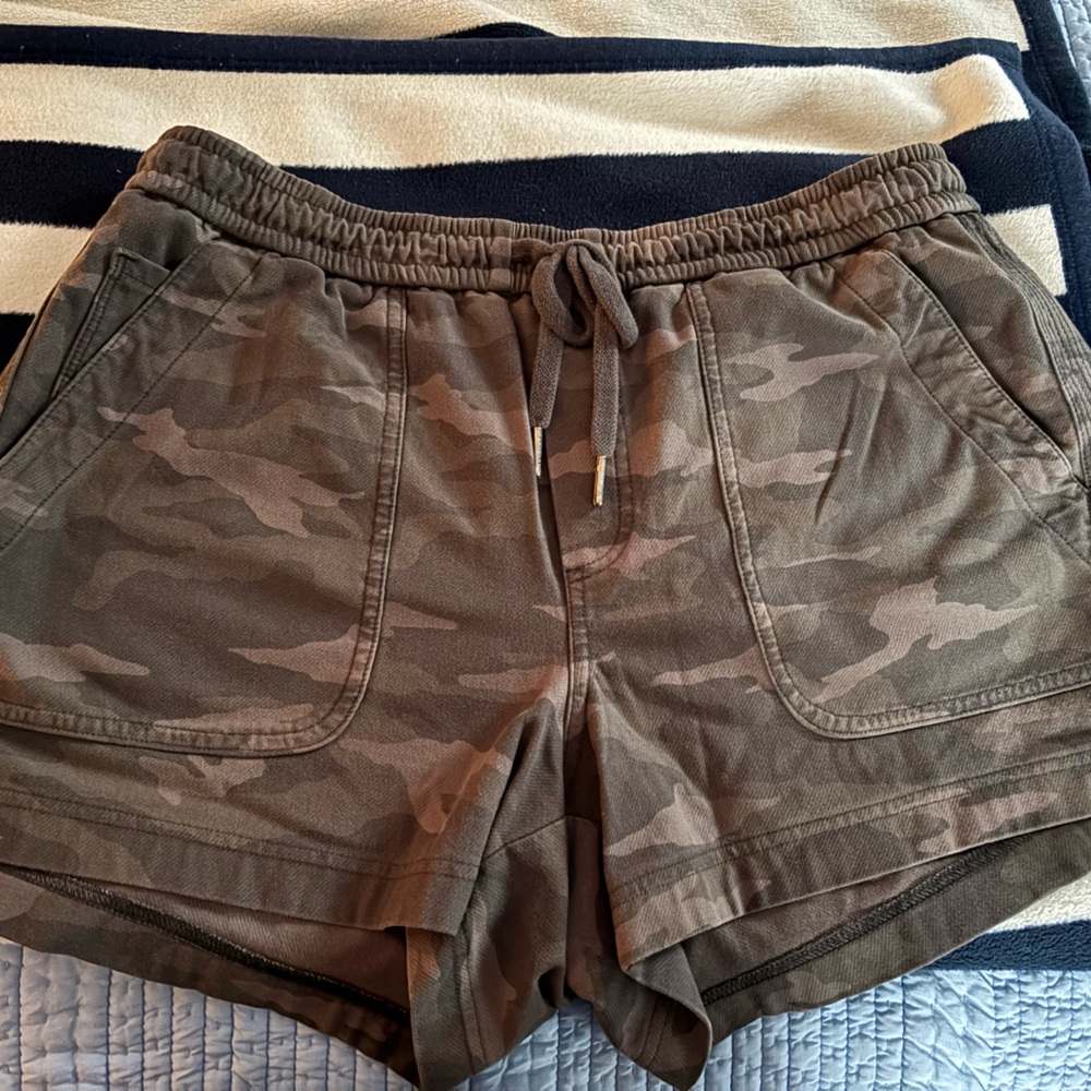 Athleta Camo Women's Shorts - Brown
